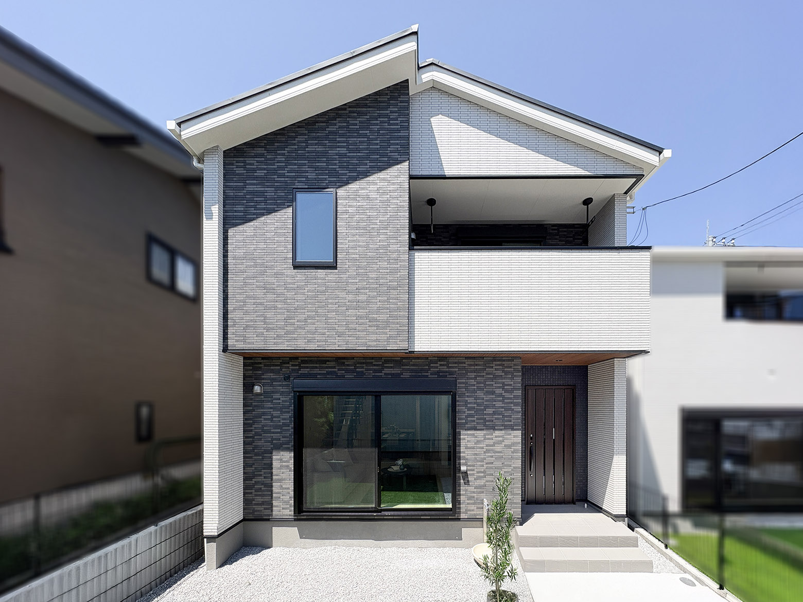 【町屋4丁目】優雅なくつろぎ感に満ちた、明るく心地よい空間をデザインした住まい。