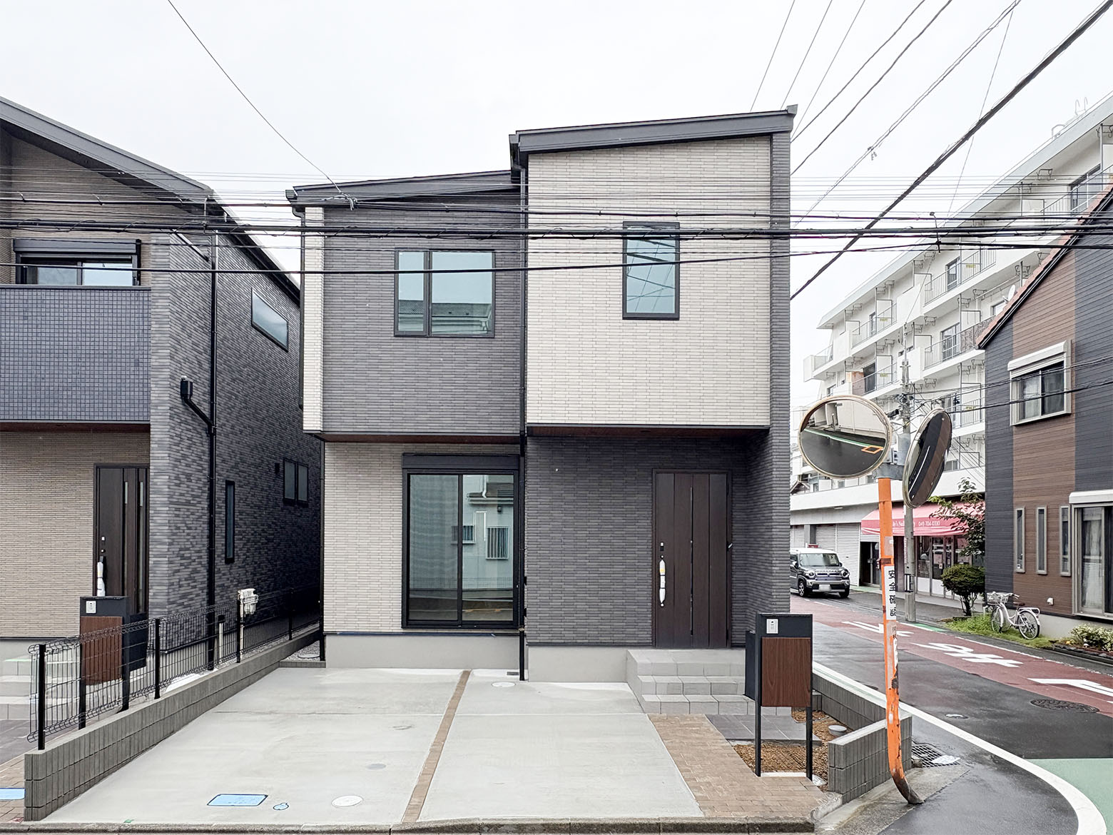 【千代田2丁目】毎日を心地よくするアイデアのある、吹抜けリビングの住まい。