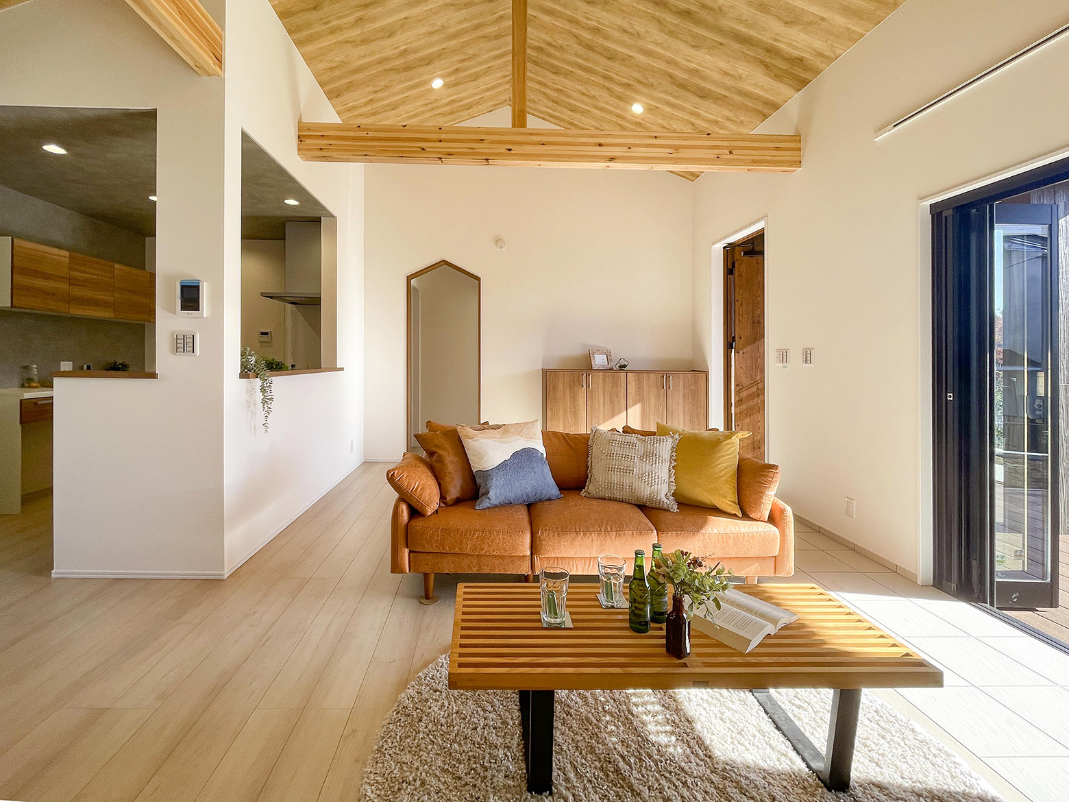 見せ梁リビング　施工例