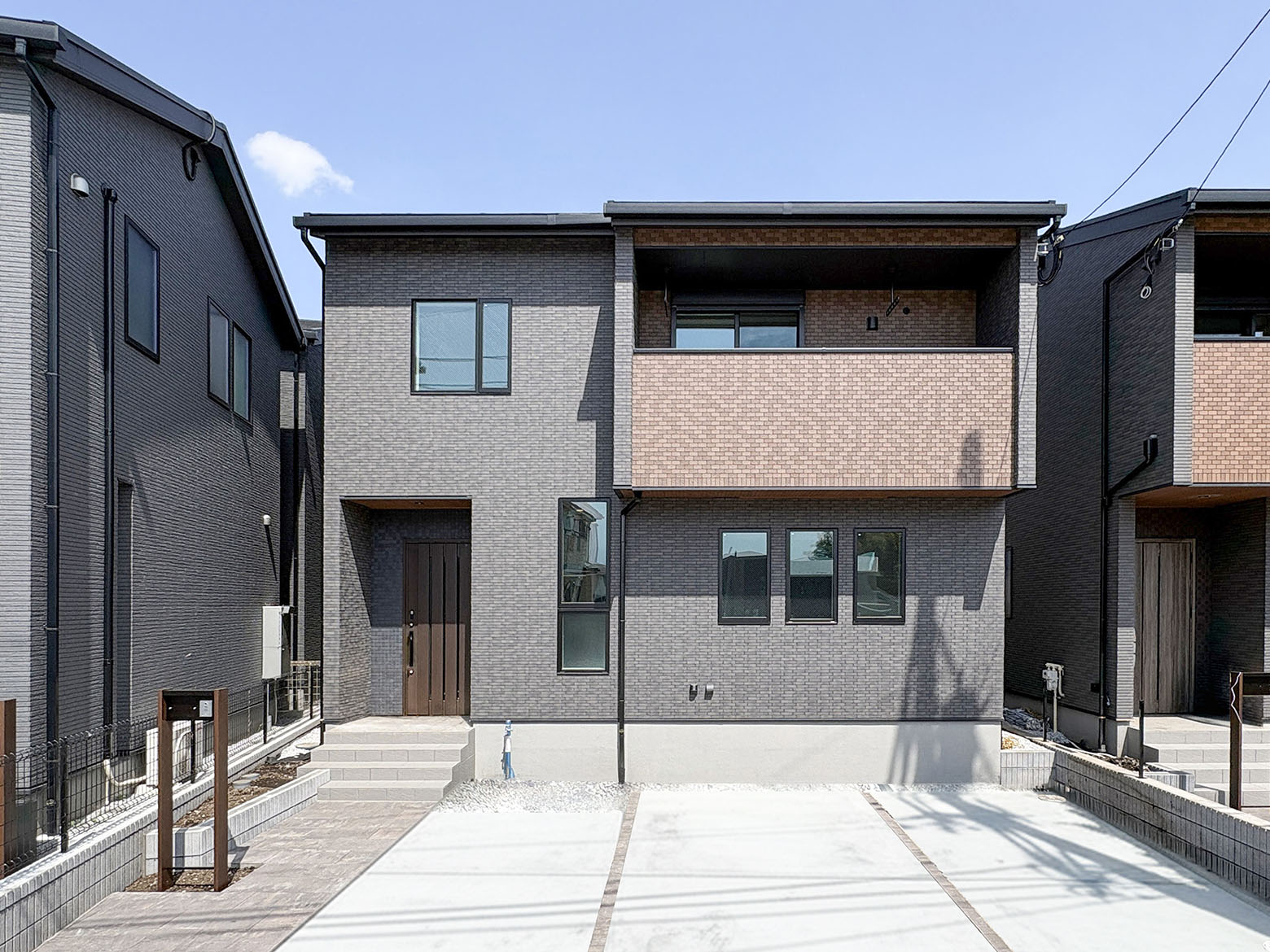 毎日がワクワクする仲庭。くつろぎに満ちたひろびろリビングの住まい 