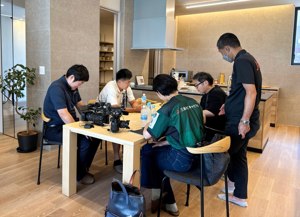 美都住販 スタッフブログ|【ダイナボアーズ】最終戦勝利!さらにFB小泉選手が相模原モデルハウスにご来場!