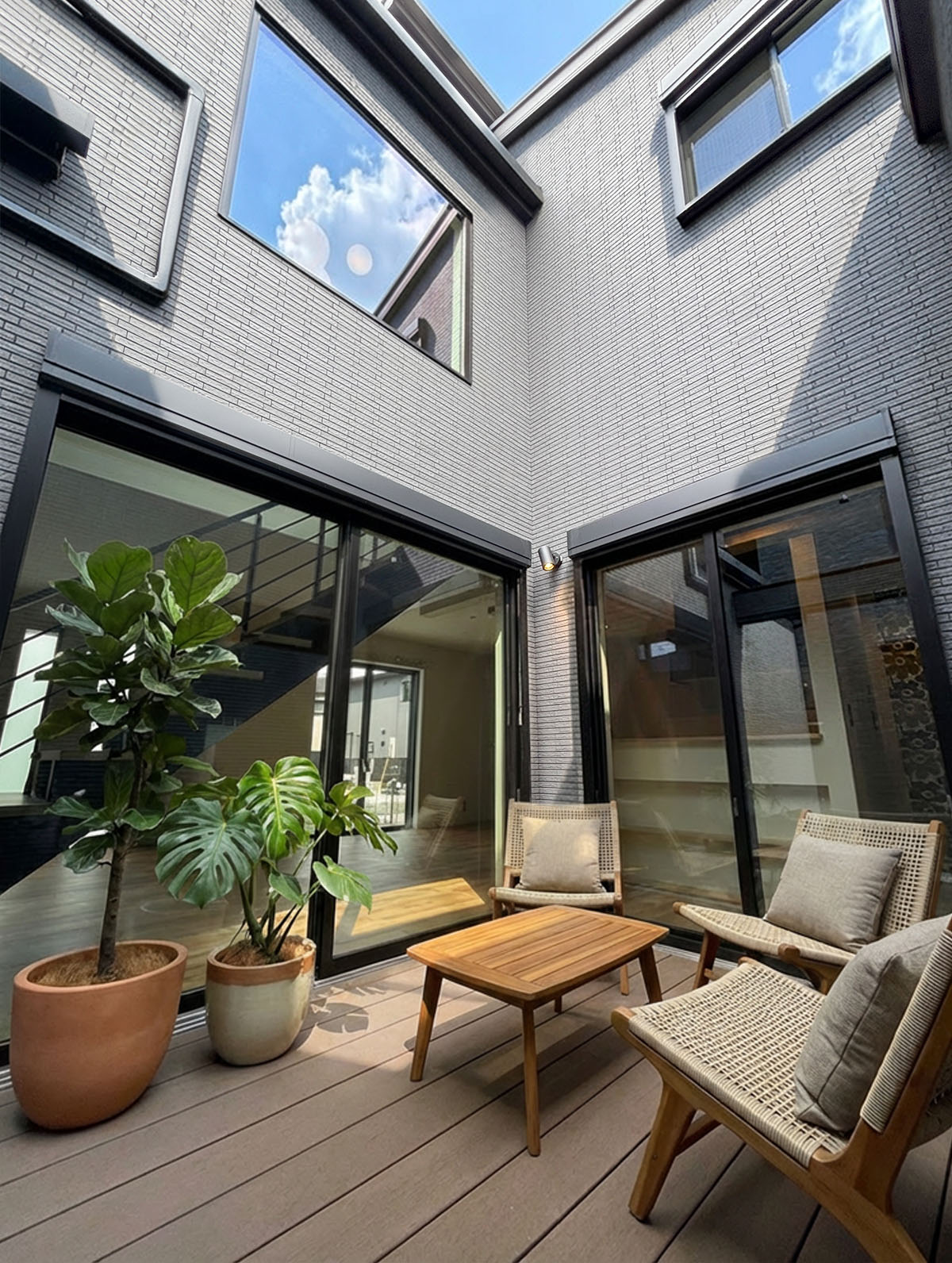 中庭×吹き抜け×屋上テラス。こだわりを詰め込んだ開放感のある住まい